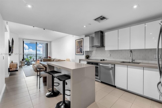 Building Photo - 1600 NE 1st Ave