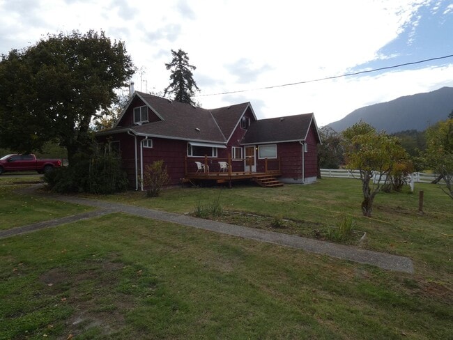 Building Photo - **Country Living **