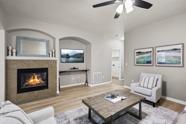 Building Photo - 452 N Kent Ln