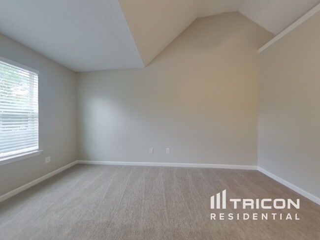 Building Photo - 373 Hidden Creek Ln