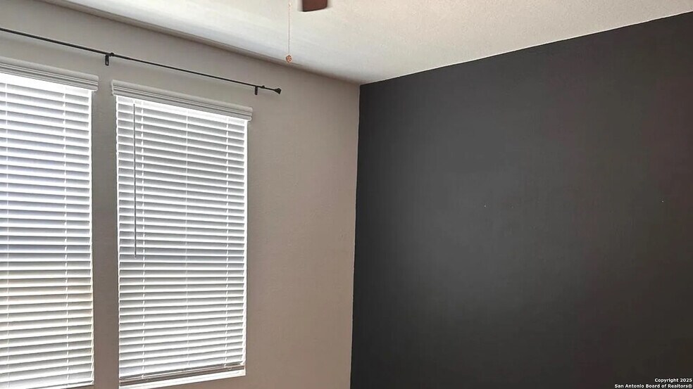 Building Photo - Room in House on Sweetgrass