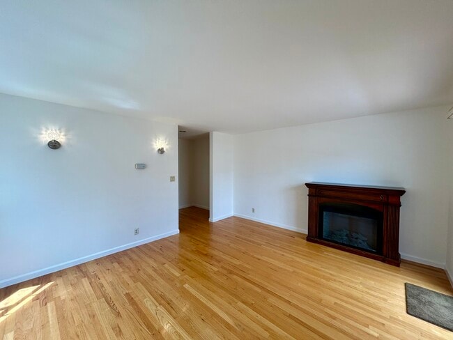 Building Photo - 57 Rebecca Ln