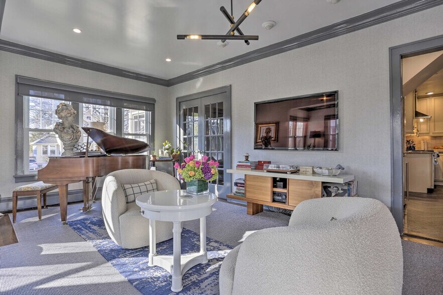 Building Photo - 257 Elm Ave