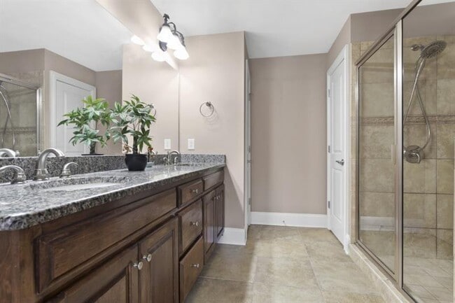 Building Photo - 5840 Vista Brook Dr