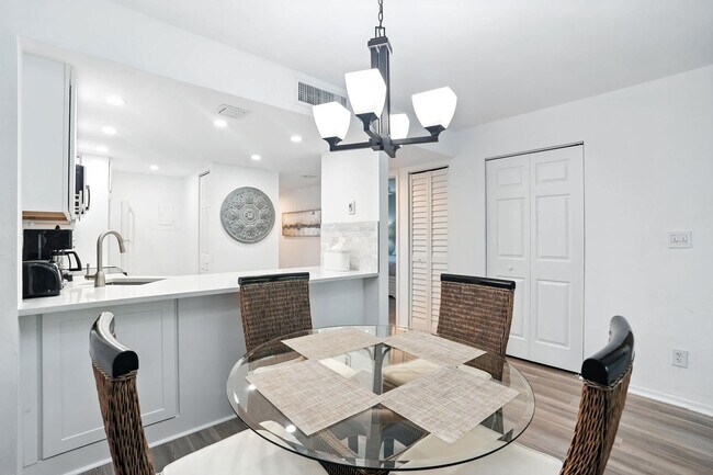 Building Photo - 600 Neapolitan Way