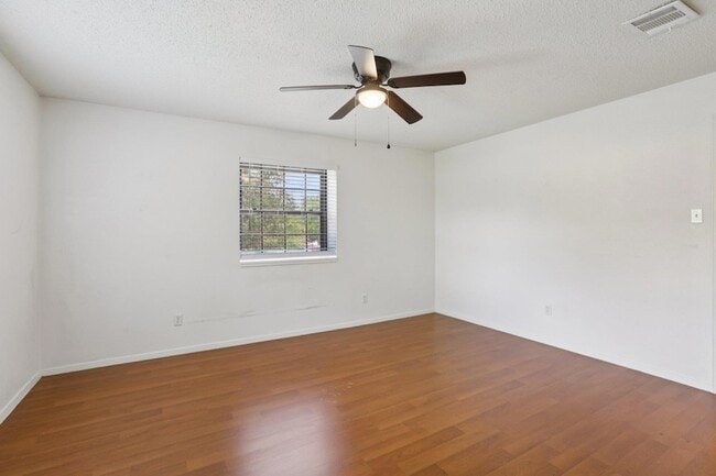 Building Photo - 1300 Tuxford Cove