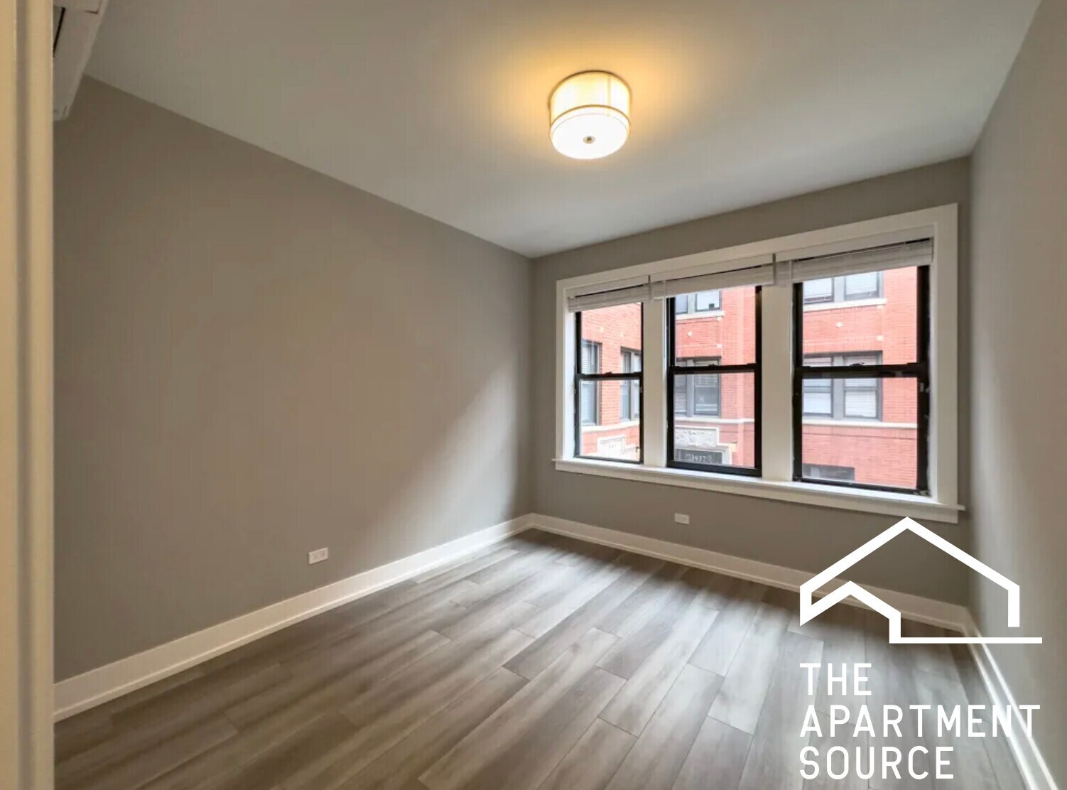 Building Photo - 3935 N Janssen Ave