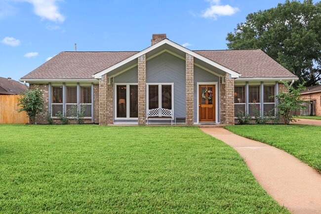Primary Photo - 815 Millpond Dr