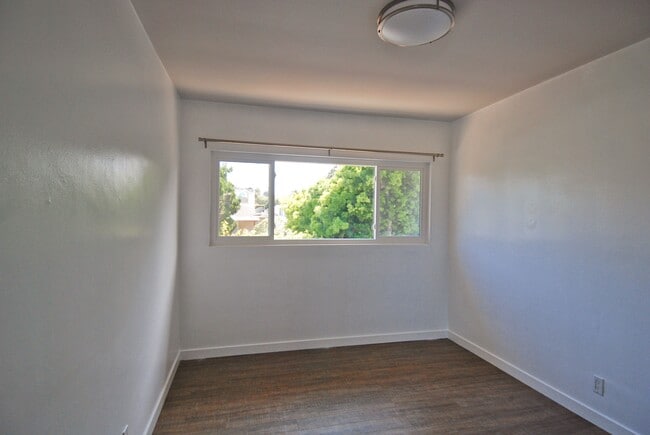 Building Photo - 1446 Manhattan Beach Blvd
