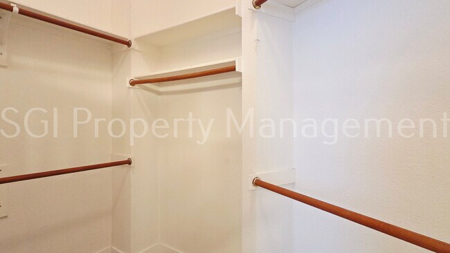 Building Photo - 1304 Hillcrest Dr