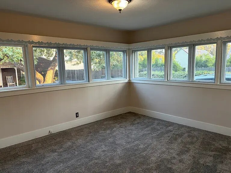 Building Photo - 1262 N Hudson Ave