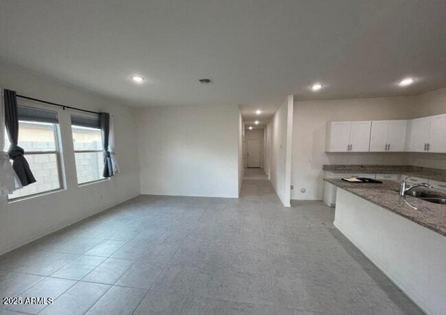 Building Photo - 19142 W Elm St