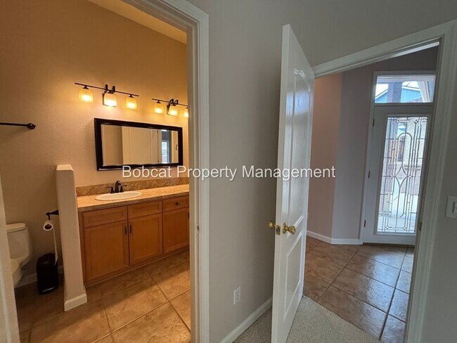 Building Photo - 963 Ranchview Cir