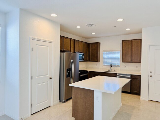 Building Photo - Stunning Home in the Desirable Cadence Community!