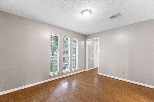 Building Photo - 5718 Upper Lake Dr