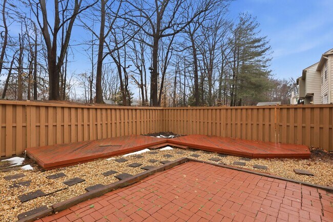 Building Photo - Welcome to this stunning end residence perfectly positioned in a highly desirable setting.