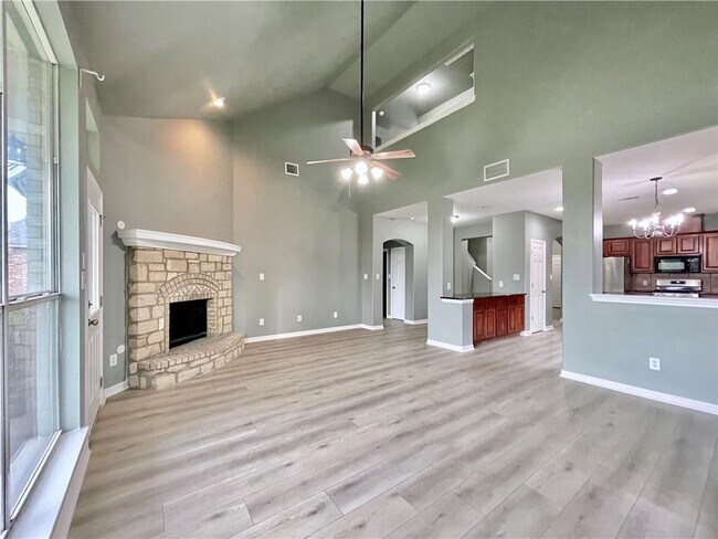 Building Photo - 806 Bent Wood Pl