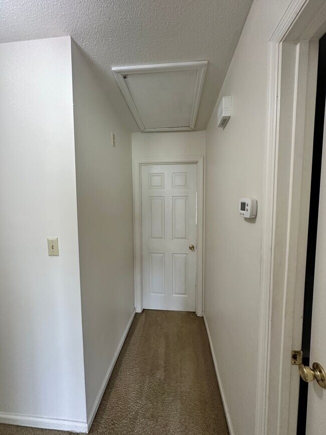 Building Photo - 6119 B Vinnie Dr