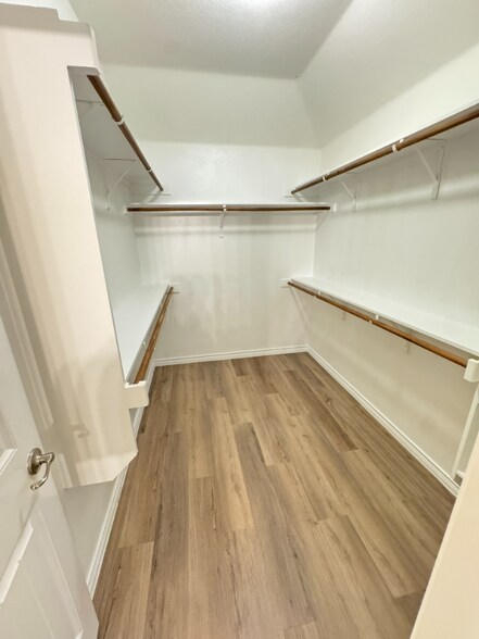 Building Photo - 10509 Sandy Mountain Dr