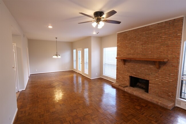 Building Photo - 9526 Val Verde St