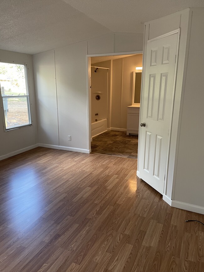 Building Photo - 417 Ranch Rd