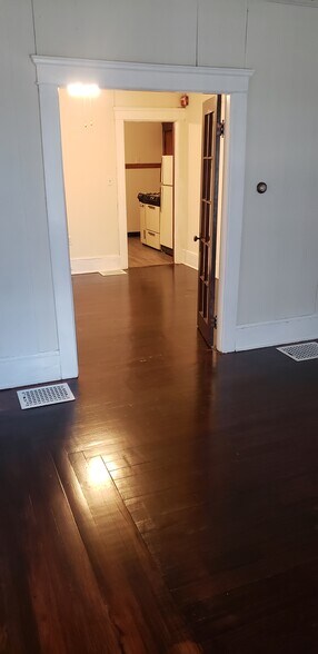 Building Photo - 36 Roberts St