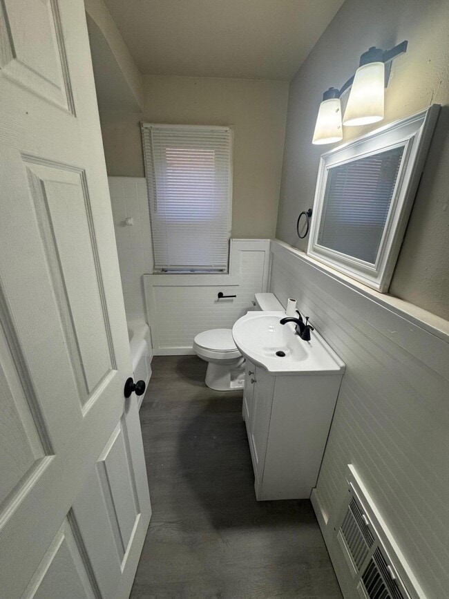 Building Photo - 14854 Ohio St