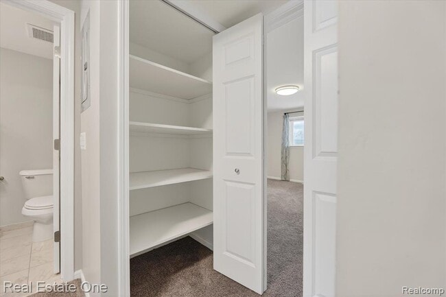 Building Photo - 874 N Main St