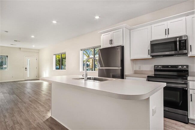 Building Photo - 153 Seward Ave NW