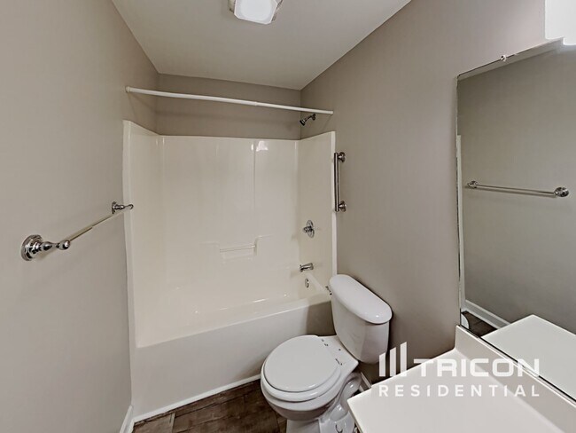 Building Photo - 4586 Woodway Dr