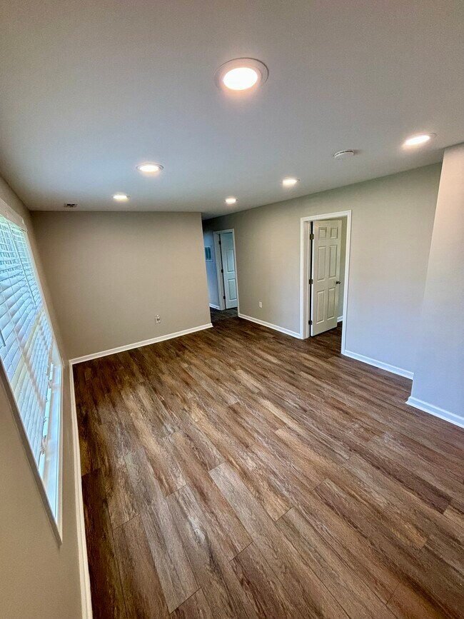 Building Photo - 207 Heights Ave