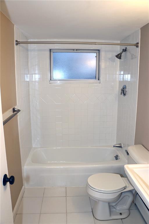 Building Photo - 50 Carnation St