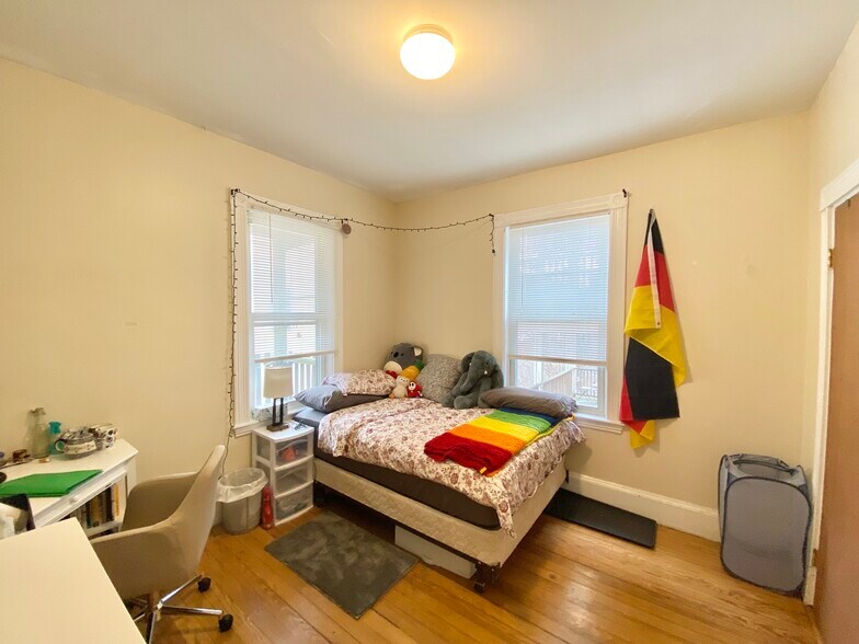 Building Photo - 21 Bucknam St