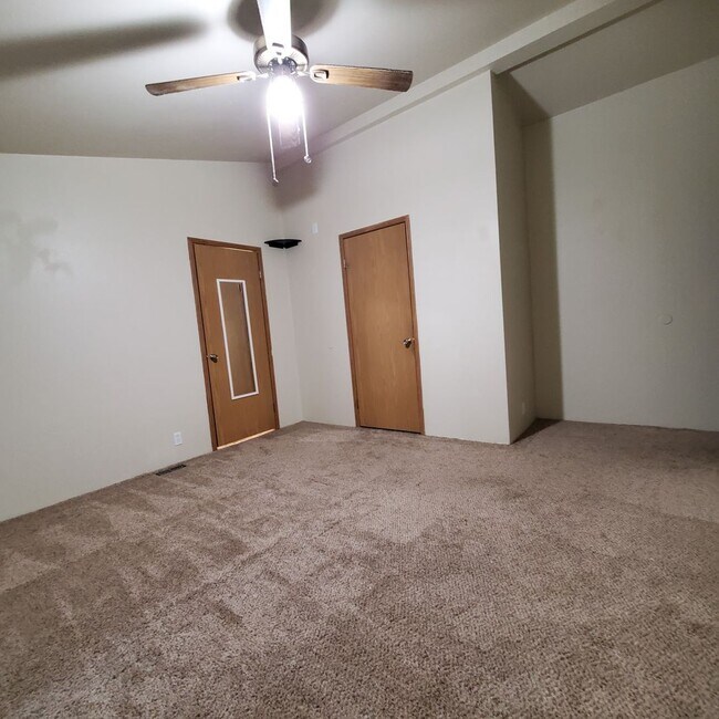 Building Photo - 33161 Geranium Ln