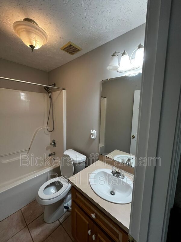Building Photo - 8012 Rocky Creek Dr