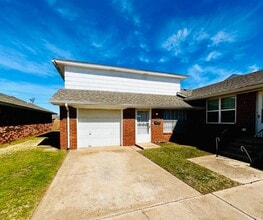 Building Photo - Beautifully Updated 2BD 1BA, Two-Story Dup...