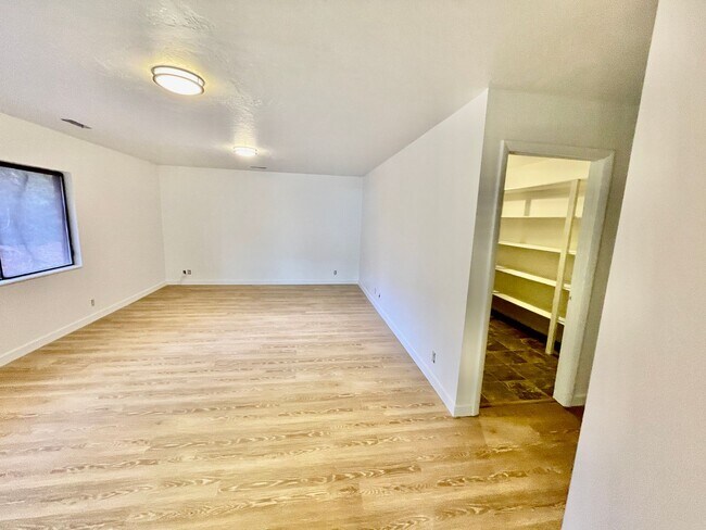Building Photo - Remodeled Three Bedroom Home in Desirable Bloomington