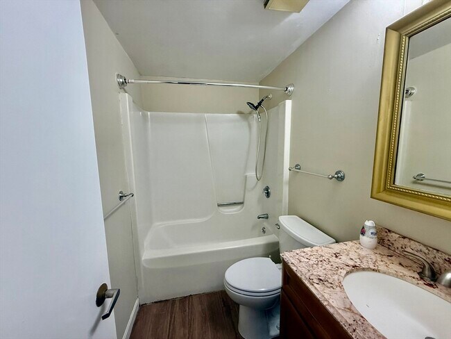 Building Photo - 14 Heron St