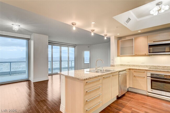 Building Photo - 322 Karen Ave