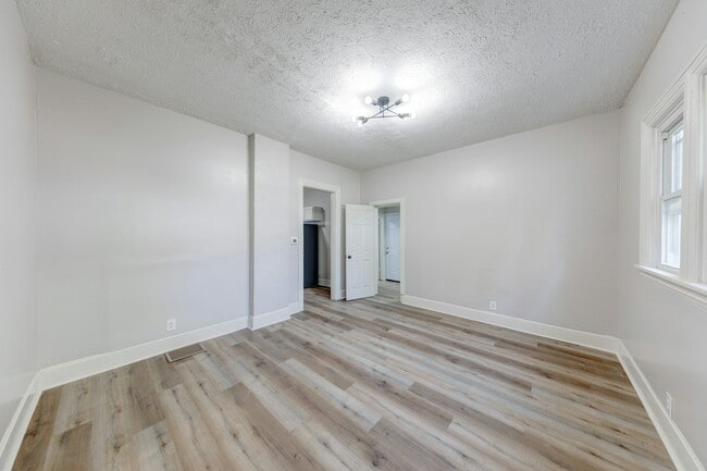 Building Photo - 1138 W 33rd St