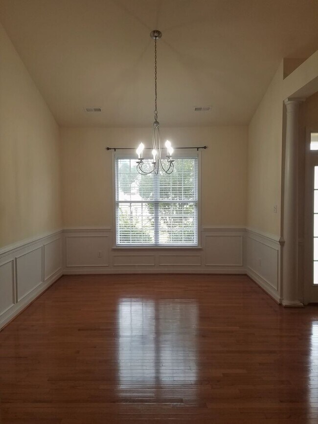 Building Photo - Beautiful transitional 4 bedroom brick ran...