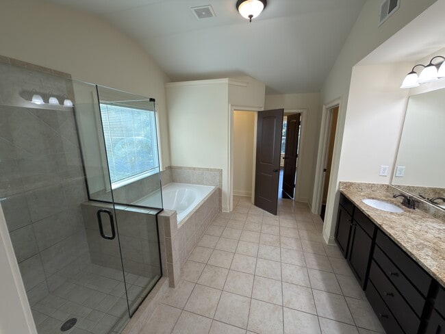 Building Photo - 5825 Trailwood Ct