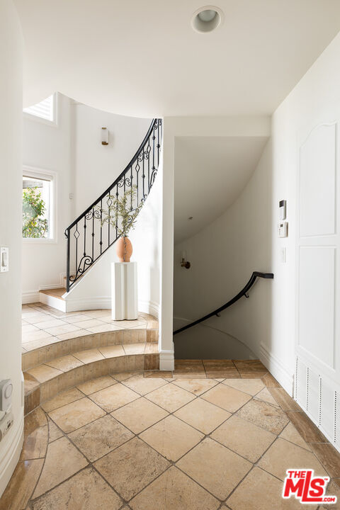 Building Photo - 911 7th St