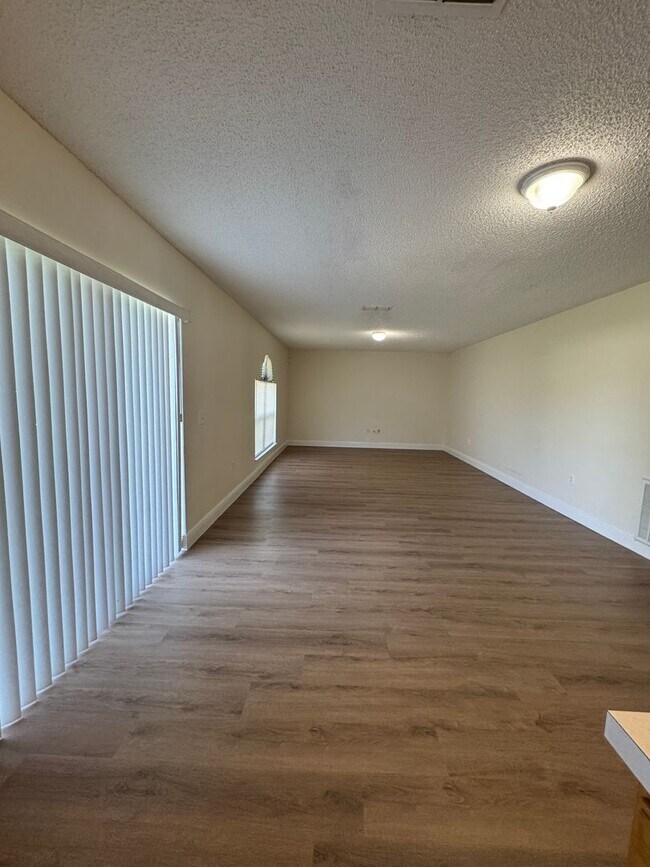 Building Photo - Spacious and Comfortable House for Lease