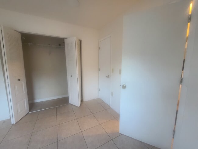 Building Photo - 2842 SW 38th Pl