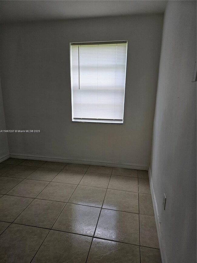 Building Photo - 224 NW 13th Ct