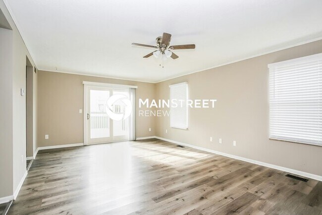 Building Photo - 3 Bedroom Pet-Friendly Home in Columbus, OH with Main Street Renewal