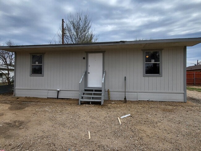 Building Photo - 9605 Grady Ln