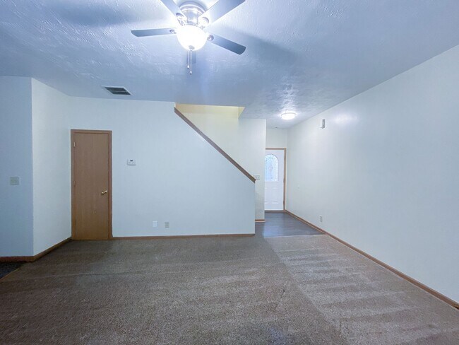 Building Photo - 3867-3871 Ledyard Street