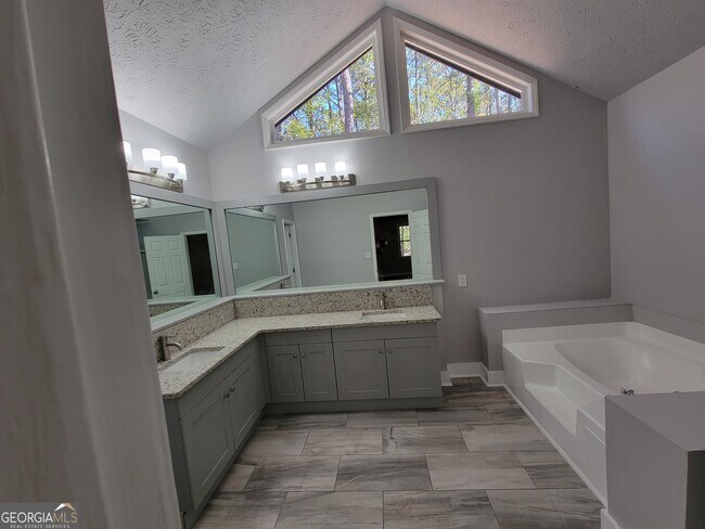 Building Photo - 260 Greenfield Cir